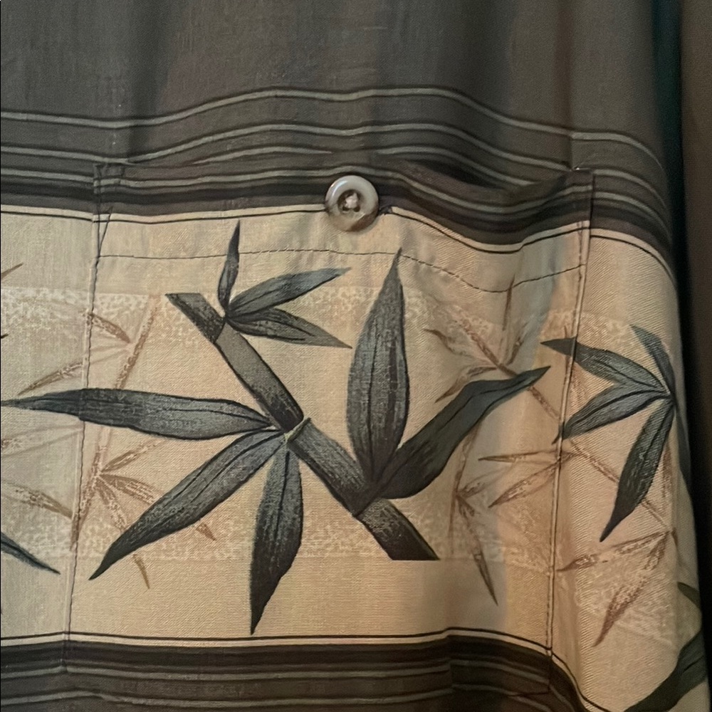 Bamboo Cay- Fine Resortwear.Gray Short Sleeve Button-Up Shirt with Bamboo Design - Picture 4 of 5